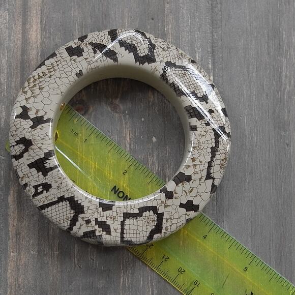 Vintage KJL Kenneth Jay Lane Bangle Bracelet Chunky Snakeskin Black White 1980s - Picture 5 of 12